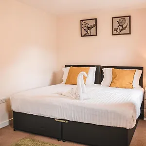 Holiday home Snapos - Tudor Close United Kingdom