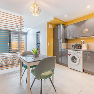 Appartement Cosy Lounge A 10 Min De L'aeroport Cdg En France, Tremblay-en-France